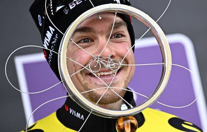 Bilder des Jahres 2024, Sport 02 Feburar Sport Themen der Woche KW08 Slovenian Jan Tratnik of Team Visma-Lease a Bike celebrates on the podium after winning the 79th edition of the men s one-day cycling race Omloop Het Nieuwsblad (UCI World Tour), 202km from Gent to Ninove, Saturday 24 February 2024. JASPERxJACOBS  x86855257x