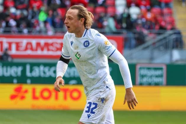 24 02 2024, xusrbx, Soccer 2 Bundesliga, 1 FC Kaiserslautern Karlsruher SC emspor, Robin Himmelmann 1 FC Kaiserslautern, 35 , action, single image, cropping, portrait, face, upper body, DFL DFB REGULATIONS PROHIBIT ANY USE OF PHOTOGRAPHS as IMAGE SEQUENCES and or QUASI VIDEO Kaiserslautern