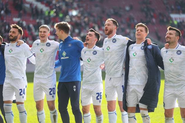24 02 2024, xusrbx, Soccer 2 Bundesliga, 1 FC Kaiserslautern Karlsruher SC emspor, the players of Karlsruher SC, cheering after the 0 4 victory , DFL DFB REGULATIONS PROHIBIT ANY USE OF PHOTOGRAPHS as IMAGE SEQUENCES and or QUASI VIDEO Kaiserslautern