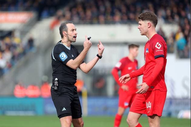 Braunschweig vs Berlin, 2 BL Braunschweig, 24 02 2024, FOOTBALL Eintracht Braunschweig vs Hertha BSC Berlin, 2 BL, Season 2023 24 Referees Patrick Alt, Linus Gechter Hertha BSC Braunschweig