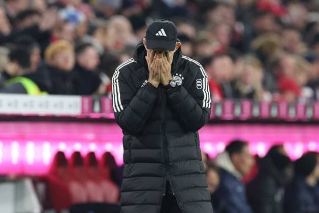 Sport Themen der Woche KW08 enttaeuschung bei Chef-Trainer Thomas Tuchel (FC Bayern Muenchen) haelt sich die Haende vors Gesicht, FC Bayern Muenchen vs. RB Leipzig, Fussball, 1. Bundesliga, 23. Spieltag, 24.02.2024 DFB regulations prohibit any use of photographs as image sequences and or quasi-video Muenchen Bayern Deutschland *** disappointment at head coach Thomas Tuchel FC Bayern Muenchen puts his hands over his face, FC Bayern Muenchen vs RB Leipzig, Football, 1 Bundesliga, 23 Matchday, 24 02 2024 DFB regulations prohibit any use of photographs as image sequences and or quasi video Muenchen Bayern Germany Copyright: xkolbert-press ChristianxKolbertx