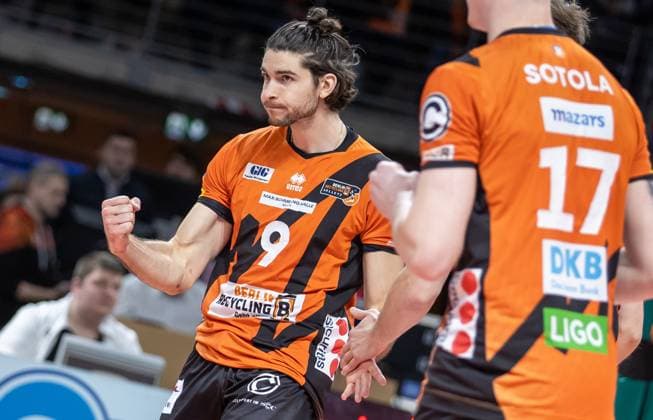 24 02 2024, Berlin, Volleyball 1 Bundesliga, Men, Matchday 21, BR Volleys SVG Lueneburg, Max Schmeling Halle Berlins Timothee Carle celebrates after BR Volleys SVG Lueneburg win a point
