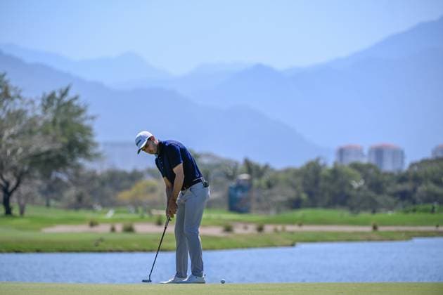 VALLARTA, - FEBRUARY 24: Alvaro Ortiz (MEX) barely misses his birdie putt on 1 during Rd3 of the Mexico Open at Vidanta on February 24, 2024 in Puerto Vallarta, Mexico. (Photo by Ken Murray Icon Sportswire) GOLF: FEB 24 PGA, Golf Herren Mexico Open at Vidanta EDITORIAL USE ONLY Icon2402240063