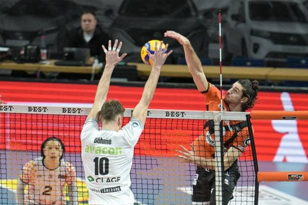 Berlin, Germany February 24, 2024 1 VBL 2023 2024 Berlin Recycling Volleys vs SVG Lüneburg Pictured from left in a duel Yann Böhme SVG Lüneburg , Timothee Carle BR Volleys Copyright: xFotostandx xReuhlx