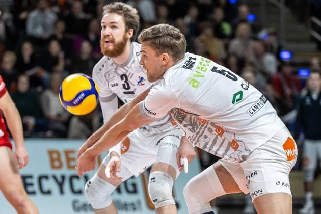 24 02 2024, Berlin, Volleyball 1 Bundesliga, Men, 21 Matchday, BR Volleys SVG Lueneburg, Max Schmeling Halle Erik Roehrs from SVG Lueneburg takes a ball at BR Volleys SVG Lueneburg