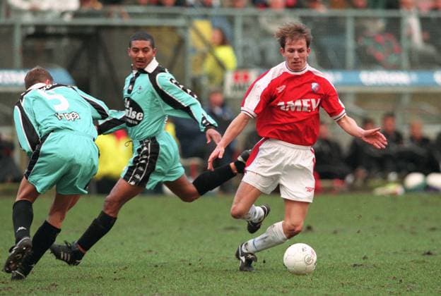 Onderwerp Subject: FC Utrecht - Sparta Telecompetitie Reklame: Club Team Country: FC Utrecht Sparta Seizoen Season: 1998 1999 FOTO PHOTO: FC Utrecht s Reinier ROBBEMOND (R) in duel Sparta s Marilia DE SANTANA (L) UTRECHT Content not available for redistribution in The Netherlands directly or indirectly through any third parties. Copyright: xBSRxAgencyx 981950292