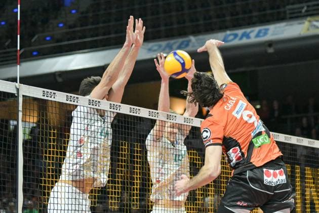Berlin, Germany February 24, 2024 1 VBL 2023 2024 Berlin Recycling Volleys vs SVG Lüneburg Pictured from left Copyright: xFotostandx xReuhlx