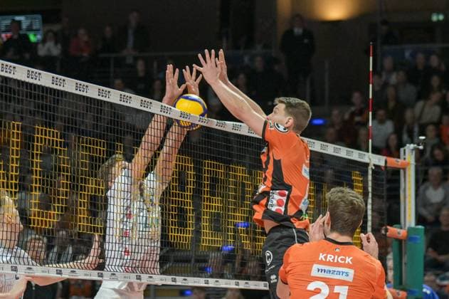 Berlin, Germany February 24, 2024 1 VBL 2023 2024 Berlin Recycling Volleys vs SVG Lüneburg In the picture duel at the net from left Eric Johannes Röhrs SVG Lüneburg , Johannes Tille BR Volleys Copyright: xFotostandx xReuhlx