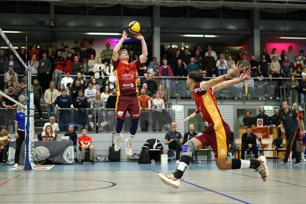 Volleyball I Men I Season 2023 2024 I 2 Bundesliga North I 17 Matchday I Kieler TV TuB Bocholt I 24 02 2024 Pass from Mattis Lehmann 1, Kieler TV Adler and Joao Vitor Meirelles Thomaz 15, Kieler TV Adler runs to attack Kiel Hein Dahlinger Halle Schleswig Holstein Germany Copyright: xLobeca JasperxLorenzx