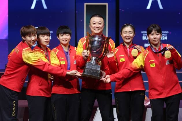Bilder des Jahres 2024, Sport 02 Feburar Sport Themen der Woche KW08 Sport Bilder des Tages (240225) -- BEIJING, Feb. 25, 2024 -- Gold medalists team China pose with the trophy during the awarding ceremony for the women s team at the ITTF World Team Table tennis, Tischtennis Championships Finals Busan 2024 in Busan, South Korea, Feb. 24, 2024. ) XINHUA PHOTOS OF THE DAY YaoxQilin 