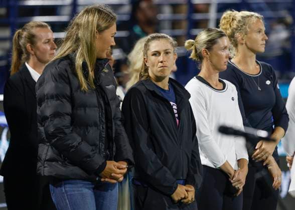 l R Finalists Nicole Melchiar, Ellen Perez , in the back the winners Storm Hunter and Katerina Siniakova,Womens Doubles, Award Ceremony, Presentation Dubai Duty Free Tennis Championships, Dubai, U A E Copyright: xJuergenxHasenkopfx