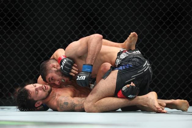 February 24, 2024, Mexico City, Distrito Federal, Mexico: Claudio Puelles and Fares Ziam fight in the 3-round Lightweight bout at the Arena CDMX for UFC Fight Night - Mexico City on February 24, 2024 in Mexico City, Distrito Federal, Mexico. ( AG Fight) Mexico City Mexico - ZUMAp175 20240224_zsa_p175_251 Copyright: xAlejandroxSalazarx