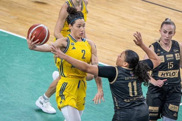 Basketball Berlin 24.02.2024 Saison 2023 2024 1. Bundesliga DBBL Alba Berlin - Saarlouis Royals Stefanie Grigoleit (Alba, No.02) Destiny Lynn Littleton (Saarlouis, No.11)