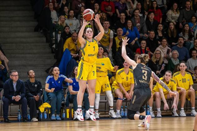 Basketball Berlin 24.02.2024 Saison 2023 2024 1. Bundesliga DBBL Alba Berlin - Saarlouis Royals Leoni Kreyenfeld (Alba, No.07) Sylwia Bujniak (Saarlouis, No.03)