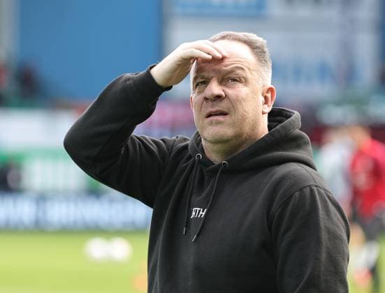 25 02 2024 Soccer Season 2023 2024 2 Soccer Bundesliga 23 Matchday SpVgg Greuther Fürth Kleeblatt 1 FC Nürnberg FCN Club Derby Frankenderby Sportfoto Zink DaMa xdaxmax DFL regulations prohibit any use of photographs as image sequences and or quasi video only for editorial use Alexander Zorniger Trainer SpVgg Greuther Fürth looks thoughtfully at spectators audience fans