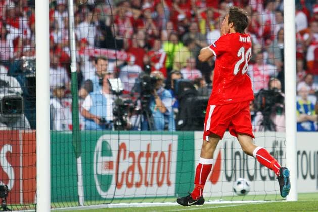 Onderwerp Subject: Austria EURO 2008 Reklame: Club Team Country: Austria - Poland Seizoen Season: 2007 2008 FOTO PHOTO: Austria s Martin HARNIK disappointed after missing chance Austria Content not available for redistribution in The Netherlands directly or indirectly through any third parties. Copyright: xBSRxAgencyx 08690612MKK9603