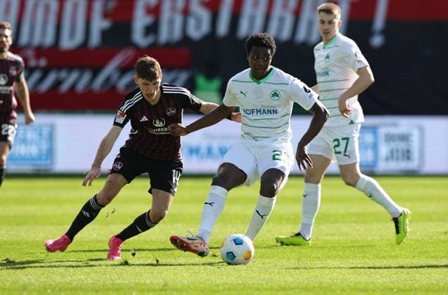 25 02 2024 Soccer Season 2023 2024 2 Soccer Bundesliga 23 Matchday SpVgg Greuther Fürth Kleeblatt 1 FC Nürnberg FCN Club Derby Frankenderby Sportfoto Zink DaMa xdaxmax DFL regulations prohibit any use of photographs as image sequences and or quasi video only for editorial use Benjamin Goller 14, 1 FC Nürnberg FCN Gideon Jung 23, SpVgg Greuther Fürth
