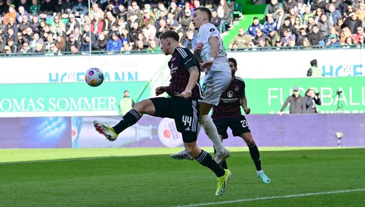 25 02 2024 Soccer Season 2023 2024 2 Soccer Bundesliga 23 Matchday SpVgg Greuther Fürth Kleeblatt 1 FC Nürnberg FCN Club Derby Frankenderby Sportfoto Zink xwoxzix DFL regulations prohibit any use of photographs as image sequences and or quasi video only for editorial use Finn Jeltsch 44, 1 FC Nürnberg FCN Tim Lemperle 19, SpVgg Greuther Fürth