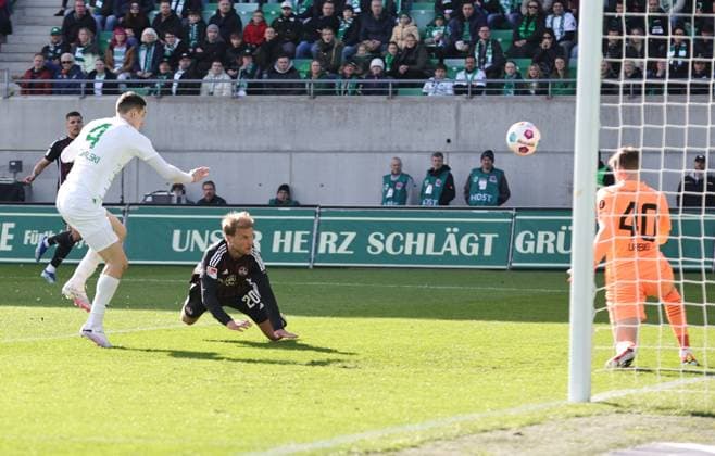 25 02 2024 Soccer Season 2023 2024 2 Soccer Bundesliga 23 Matchday SpVgg Greuther Fürth Kleeblatt 1 FC Nürnberg FCN Club Derby Frankenderby Sportfoto Zink DaMa xdaxmax DFL regulations prohibit any use of photographs as image sequences and or quasi video only for editorial use Tor Treffer Goal shot to 0 1 Goalscorer Sebastian Andersson 20, 1 FC Nürnberg FCN vs Damian Michalski 4, SpVgg Greuther Fürth Jonas Urbig 40, SpVgg Greuther Fürth