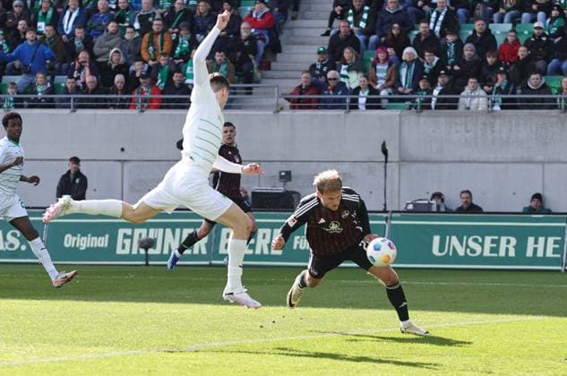 25 02 2024 Soccer Season 2023 2024 2 Soccer Bundesliga 23 Matchday SpVgg Greuther Fürth Kleeblatt 1 FC Nürnberg FCN Club Derby Frankenderby Sportfoto Zink DaMa xdaxmax DFL regulations prohibit any use of photographs as image sequences and or quasi video only for editorial use Tor Treffer Goal shot to 0 1 Goalscorer Sebastian Andersson 20, 1 FC Nürnberg FCN vs Damian Michalski 4, SpVgg Greuther Fürth