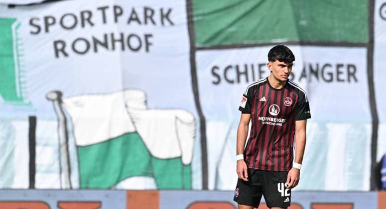25 02 2024 Soccer Season 2023 2024 2 Soccer Bundesliga 23 Matchday SpVgg Greuther Fürth Kleeblatt 1 FC Nürnberg FCN Club Derby Frankenderby Sportfoto Zink xwoxzix DFL regulations prohibit any use of photographs as image sequences and or quasi video only for editorial use Can Yilmaz Uzun 42, 1 FC Nürnberg FCN