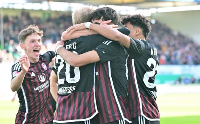 25 02 2024 Soccer Season 2023 2024 2 Soccer Bundesliga 23 Matchday SpVgg Greuther Fürth Kleeblatt 1 FC Nürnberg FCN Club Derby Frankenderby Sportfoto Zink MeZi xmexzix DFL regulations prohibit any use of photographs as image sequences and or quasi video only for editorial use Torjubel Jubel Freude nach Treffer Tor Torschuß zum 0 1 durch Sebastian Andersson 20, 1 FC Nürnberg FCN