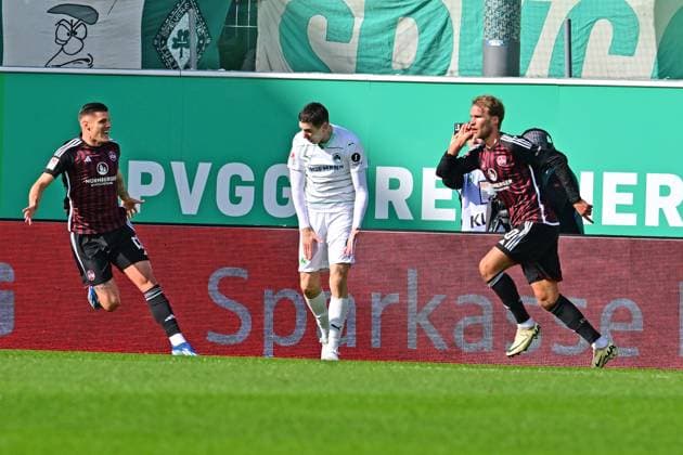 25 02 2024 Soccer Season 2023 2024 2 Soccer Bundesliga 23 Matchday SpVgg Greuther Fürth Kleeblatt 1 FC Nürnberg FCN Club Derby Frankenderby Sportfoto Zink AlSch xalxscx DFL regulations prohibit any use of photographs as image sequences and or quasi video only for editorial use Sebastian Andersson 20, 1 FC Nürnberg FCN Cheering after scoring 1 0 Erik Wekesser 13, 1 FC Nürnberg FCN