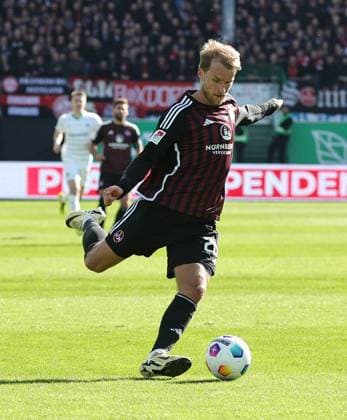 25 02 2024 Soccer Season 2023 2024 2 Soccer Bundesliga 23 Matchday SpVgg Greuther Fürth Kleeblatt 1 FC Nürnberg FCN Club Derby Frankenderby Sportfoto Zink DaMa xdaxmax DFL regulations prohibit any use of photographs as image sequences and or quasi video only for editorial use Sebastian Andersson 20, 1 FC Nürnberg FCN Freisteller Einzelbild