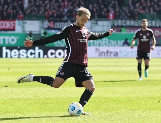 25 02 2024 Soccer Season 2023 2024 2 Soccer Bundesliga 23 Matchday SpVgg Greuther Fürth Kleeblatt 1 FC Nürnberg FCN Club Derby Frankenderby Sportfoto Zink DaMa xdaxmax DFL regulations prohibit any use of photographs as image sequences and or quasi video only for editorial use Sebastian Andersson 20, 1 FC Nürnberg FCN Freisteller Einzelbild