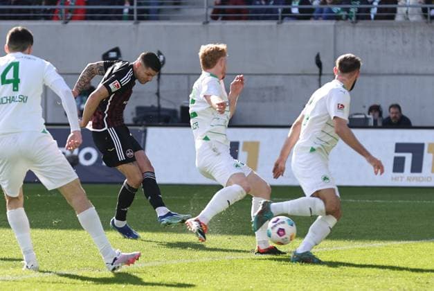 25 02 2024 Soccer Season 2023 2024 2 Soccer Bundesliga 23 Matchday SpVgg Greuther Fürth Kleeblatt 1 FC Nürnberg FCN Club Derby Frankenderby Sportfoto Zink DaMa xdaxmax DFL regulations prohibit any use of photographs as image sequences and or quasi video only for editorial use Erik Wekesser 13, 1 FC Nürnberg FCN with goal shot