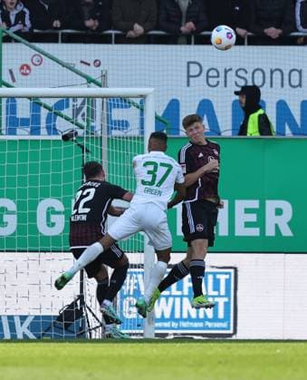 25 02 2024 Soccer Season 2023 2024 2 Soccer Bundesliga 23 Matchday SpVgg Greuther Fürth Kleeblatt 1 FC Nürnberg FCN Club Derby Frankenderby Sportfoto Zink DaMa xdaxmax DFL regulations prohibit any use of photographs as image sequences and or quasi video only for editorial use Enrico Valentini 22, 1 FC Nürnberg FCN Julian Green 37, SpVgg Greuther Fürth Finn Jeltsch 44, 1 FC Nürnberg FCN