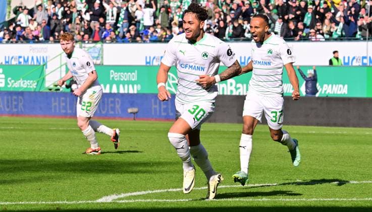 25 02 2024 Soccer Season 2023 2024 2 Soccer Bundesliga 23 Matchday SpVgg Greuther Fürth Kleeblatt 1 FC Nürnberg FCN Club Derby Frankenderby Sportfoto Zink xwoxzix DFL regulations prohibit any use of photographs as image sequences and or quasi video only for editorial use Torjubel Jubel nach Treffer Tor Torschuß zum 1 1 durch Armindo Sieb 30, SpVgg Greuther Fürth Armindo Sieb 30, SpVgg Greuther Fürth Julian Green 37, SpVgg Greuther Fürth