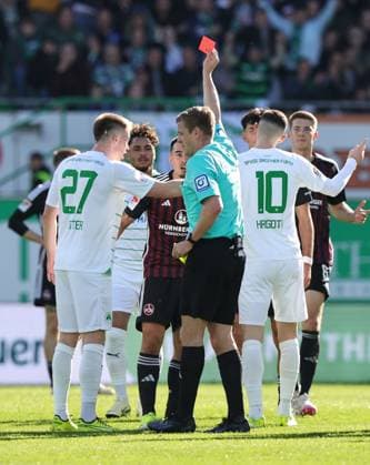 25 02 2024 Soccer Season 2023 2024 2 Soccer Bundesliga 23 Matchday SpVgg Greuther Fürth Kleeblatt 1 FC Nürnberg FCN Club Derby Frankenderby Sportfoto Zink DaMa xdaxmax DFL regulations prohibit any use of photographs as image sequences and or quasi video only for editorial use Robert Schröder Referee shows Jens Castrop 17, 1 FC Nürnberg FCN the yellow red card Red