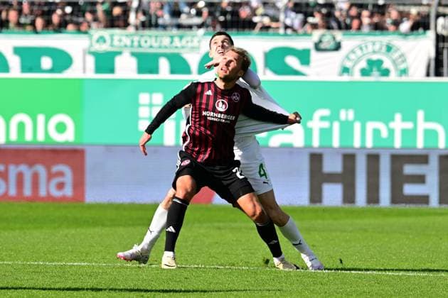 25 02 2024 Soccer Season 2023 2024 2 Soccer Bundesliga 23 Matchday SpVgg Greuther Fürth Kleeblatt 1 FC Nürnberg FCN Club Derby Frankenderby Sportfoto Zink AlSch xalxscx DFL regulations prohibit any use of photographs as image sequences and or quasi video only for editorial use Damian Michalski 4, SpVgg Greuther Fürth Sebastian Andersson 20, 1 FC Nürnberg FCN