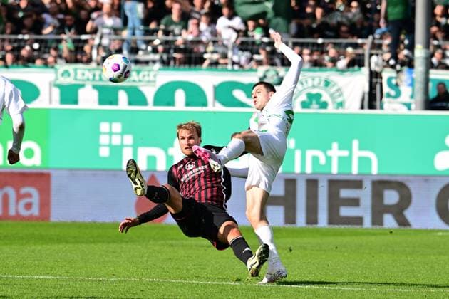25 02 2024 Soccer Season 2023 2024 2 Soccer Bundesliga 23 Matchday SpVgg Greuther Fürth Kleeblatt 1 FC Nürnberg FCN Club Derby Frankenderby Sportfoto Zink AlSch xalxscx DFL regulations prohibit any use of photographs as image sequences and or quasi video only for editorial use Sebastian Andersson 20, 1 FC Nürnberg FCN Damian Michalski 4, SpVgg Greuther Fürth