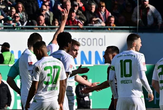 25 02 2024 Soccer Season 2023 2024 2 Soccer Bundesliga 23 Matchday SpVgg Greuther Fürth Kleeblatt 1 FC Nürnberg FCN Club Derby Frankenderby Sportfoto Zink MeZi xmexzix DFL regulations prohibit any use of photographs as image sequences and or quasi video only for editorial use Robert Schröder Referee shows Jens Castrop 17, 1 FC Nürnberg FCN yellow red card sending off