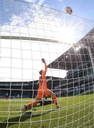 25 02 2024 Soccer Season 2023 2024 2 Soccer Bundesliga 23 Matchday SpVgg Greuther Fürth Kleeblatt 1 FC Nürnberg FCN Club Derby Frankenderby Sportfoto Zink DaMa xdaxmax DFL regulations prohibit any use of photographs as image sequences and or quasi video only for editorial use Tor Treffer Goal shot to 0 1 Goalscorer Sebastian Andersson 20, 1 FC Nürnberg FCN vs Damian Michalski 4, SpVgg Greuther Fürth Jonas Urbig 40, SpVgg Greuther Fürth