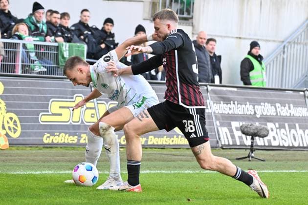 25 02 2024 Soccer Season 2023 2024 2 Soccer Bundesliga 23 Matchday SpVgg Greuther Fürth Kleeblatt 1 FC Nürnberg FCN Club Derby Frankenderby Sportfoto Zink xwoxzix DFL regulations prohibit any use of photographs as image sequences and or quasi video only for editorial use Tim Lemperle 19, SpVgg Greuther Fürth Jannes Kilian Horn 38, 1 FC Nürnberg FCN