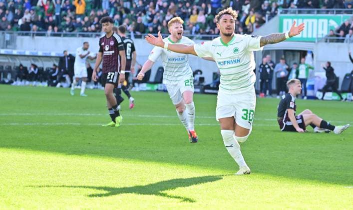 25 02 2024 Soccer Season 2023 2024 2 Soccer Bundesliga 23 Matchday SpVgg Greuther Fürth Kleeblatt 1 FC Nürnberg FCN Club Derby Frankenderby Sportfoto Zink xwoxzix DFL regulations prohibit any use of photographs as image sequences and or quasi video only for editorial use Torjubel Jubel Freude nach Treffer Tor Torschuß zum 2 1 durch Armindo Sieb 30, SpVgg Greuther Fürth