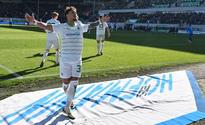25 02 2024 Soccer Season 2023 2024 2 Soccer Bundesliga 23 Matchday SpVgg Greuther Fürth Kleeblatt 1 FC Nürnberg FCN Club Derby Frankenderby Sportfoto Zink xwoxzix DFL regulations prohibit any use of photographs as image sequences and or quasi video only for editorial use Torjubel Jubel Freude nach Treffer Tor Torschuß zum 2 1 durch Armindo Sieb 30, SpVgg Greuther Fürth