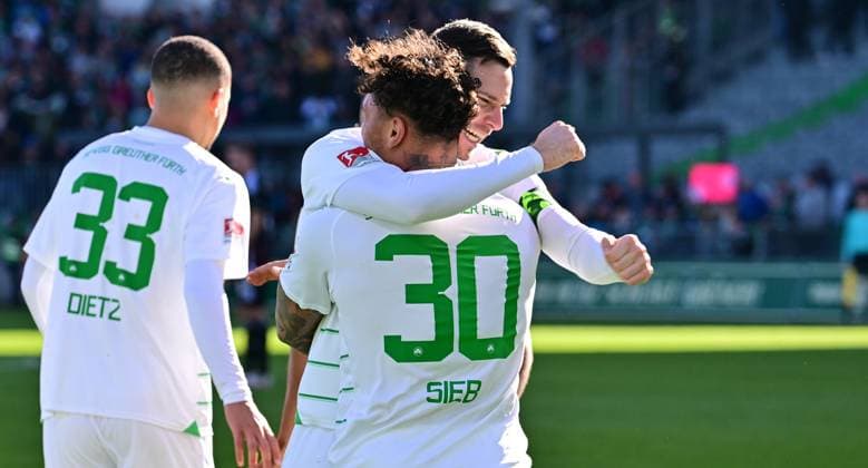 25 02 2024 Soccer Season 2023 2024 2 Soccer Bundesliga 23 Matchday SpVgg Greuther Fürth Kleeblatt 1 FC Nürnberg FCN Club Derby Frankenderby Sportfoto Zink xwoxzix DFL regulations prohibit any use of photographs as image sequences and or quasi video only for editorial use Torjubel Jubel nach Treffer Tor Torschuß zum 2 1 durch Armindo Sieb 30, SpVgg Greuther Fürth Armindo Sieb 30, SpVgg Greuther Fürth Branimir Hrgota 10 SpVgg Greuther Fürth