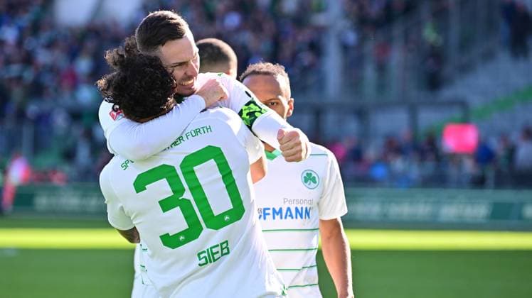 25 02 2024 Soccer Season 2023 2024 2 Soccer Bundesliga 23 Matchday SpVgg Greuther Fürth Kleeblatt 1 FC Nürnberg FCN Club Derby Frankenderby Sportfoto Zink xwoxzix DFL regulations prohibit any use of photographs as image sequences and or quasi video only for editorial use Torjubel Jubel nach Treffer Tor Torschuß zum 2 1 durch Armindo Sieb 30, SpVgg Greuther Fürth Armindo Sieb 30, SpVgg Greuther Fürth Branimir Hrgota 10 SpVgg Greuther Fürth