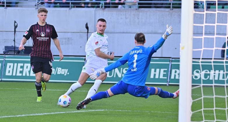 25 02 2024 Soccer Season 2023 2024 2 Soccer Bundesliga 23 Matchday SpVgg Greuther Fürth Kleeblatt 1 FC Nürnberg FCN Club Derby Frankenderby Sportfoto Zink xwoxzix DFL regulations prohibit any use of photographs as image sequences and or quasi video only for editorial use Tim Lemperle 19, SpVgg Greuther Fürth Finn Jeltsch 44, 1 FC Nürnberg FCN Carl Klaus 1, 1 FC Nürnberg FCN