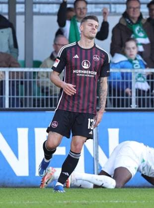 25 02 2024 Soccer Season 2023 2024 2 Soccer Bundesliga 23 Matchday SpVgg Greuther Fürth Kleeblatt 1 FC Nürnberg FCN Club Derby Frankenderby Sportfoto Zink DaMa xdaxmax DFL regulations prohibit any use of photographs as image sequences and or quasi video only for editorial use Erik Wekesser 13, 1 FC Nürnberg FCN disappointed disappointment