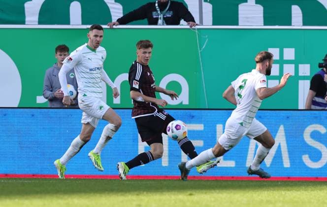 25 02 2024 Soccer Season 2023 2024 2 Soccer Bundesliga 23 Matchday SpVgg Greuther Fürth Kleeblatt 1 FC Nürnberg FCN Club Derby Frankenderby Sportfoto Zink DaMa xdaxmax DFL regulations prohibit any use of photographs as image sequences and or quasi video only for editorial use Branimir Hrgota 10 SpVgg Greuther Fürth Finn Jeltsch 44, 1 FC Nürnberg FCN Simon Asta 2, SpVgg Greuther Fürth