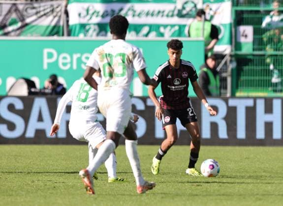 25 02 2024 Soccer Season 2023 2024 2 Soccer Bundesliga 23 Matchday SpVgg Greuther Fürth Kleeblatt 1 FC Nürnberg FCN Club Derby Frankenderby Sportfoto Zink DaMa xdaxmax DFL regulations prohibit any use of photographs as image sequences and or quasi video only for editorial use Marco Meyerhöfer Meyerhoefer 18, SpVgg Greuther Fürth Gideon Jung 23, SpVgg Greuther Fürth Nathaniel Brown 27, 1 FC Nürnberg FCN
