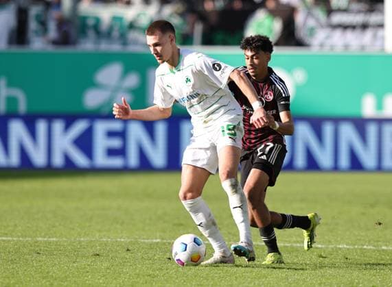 25 02 2024 Soccer Season 2023 2024 2 Soccer Bundesliga 23 Matchday SpVgg Greuther Fürth Kleeblatt 1 FC Nürnberg FCN Club Derby Frankenderby Sportfoto Zink DaMa xdaxmax DFL regulations prohibit any use of photographs as image sequences and or quasi video only for editorial use Tim Lemperle 19, SpVgg Greuther Fürth Nathaniel Brown 27, 1 FC Nürnberg FCN