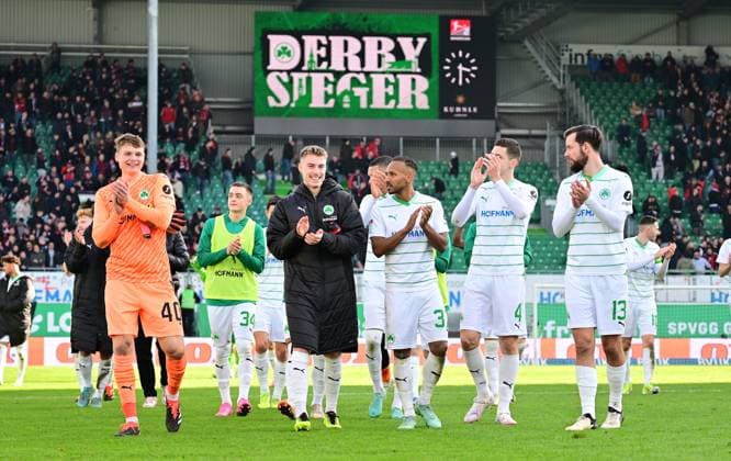 25 02 2024 Fußball Saison 2023 2024 2 Fußball Bundesliga 23 Spieltag SpVgg Greuther Fürth Kleeblatt 1 FC Nürnberg FCN Club Derby Frankenderby Sportfoto Zink xwoxzix DFL regulations prohibit any use of photographs as image sequences and or quasi video only for editorial use Jonas Urbig 40, SpVgg Greuther Fürth Gian Luca Gian Luca Itter 27, SpVgg Greuther Fürth Julian Green 37, SpVgg Greuther Fürth Damian Michalski 4, SpVgg Greuther Fürth Orestis Kiomourtzoglou 13, SpVgg Greuther Fürth Cheering after the end of the match