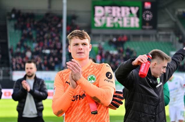 25 02 2024 Soccer Season 2023 2024 2 Soccer Bundesliga 23 Matchday SpVgg Greuther Fürth Kleeblatt 1 FC Nürnberg FCN Club Derby Frankenderby Sportfoto Zink xwoxzix DFL regulations prohibit any use of photographs as image sequences and or quasi video only for editorial use Jonas Urbig 40, SpVgg Greuther Fürth after the end of the match