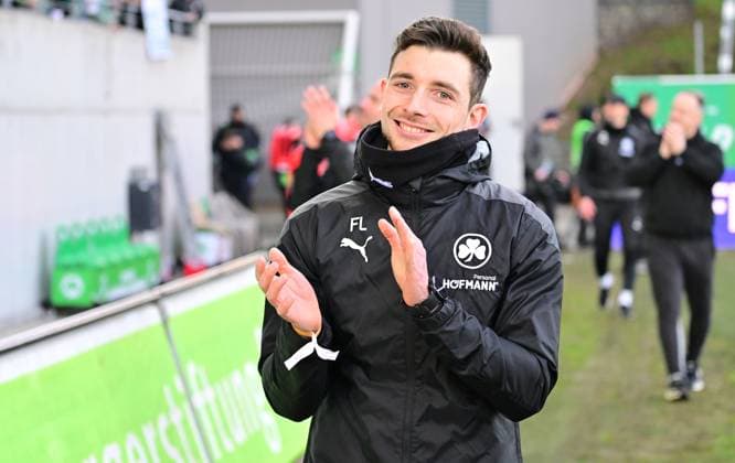 25 02 2024 Soccer Season 2023 2024 2 Soccer Bundesliga 23 Matchday SpVgg Greuther Fürth Kleeblatt 1 FC Nürnberg FCN Club Derby Frankenderby Sportfoto Zink xwoxzix DFL regulations prohibit any use of photographs as image sequences and or quasi video only for editorial use Florian Leimeister Athletik Trainer SpVgg Greuther Fürth nach Spielende